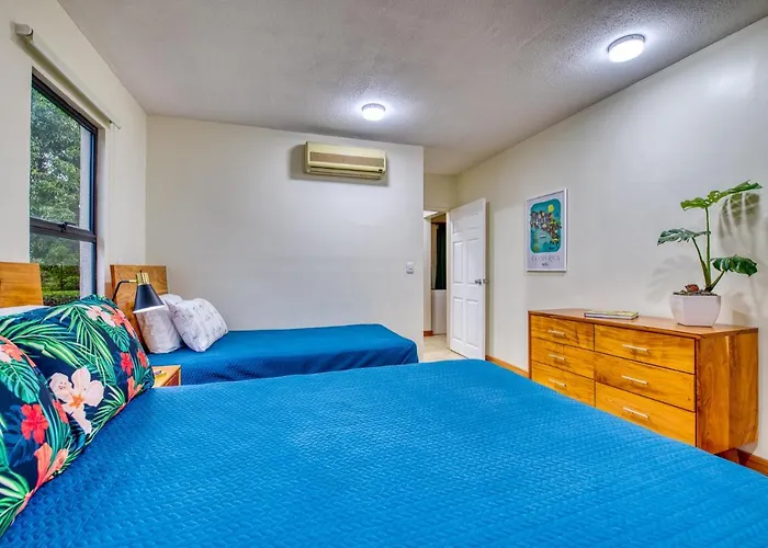 Golden Getaway Apartment *